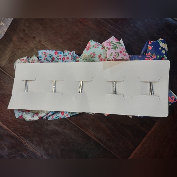 NWOT!!! 5 PC. Girls hair bows - Picture 3 of 6